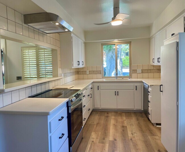 Building Photo - 2021 Anacapa St