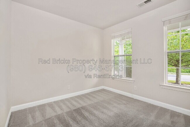 Building Photo - 127 Blossom Ridge Dr