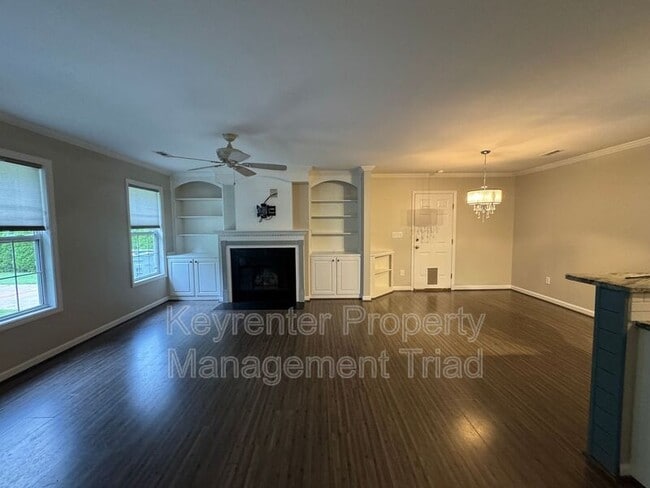 Building Photo - 706 Princess Rd