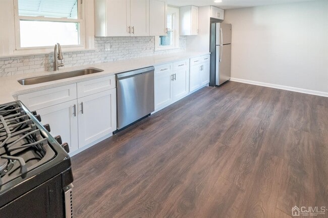 Building Photo - 209 Runyon Ave