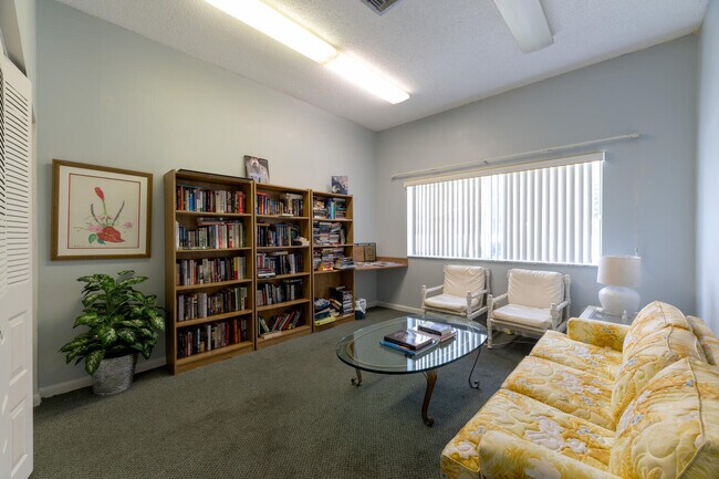 Building Photo - 300 Waterway Dr S