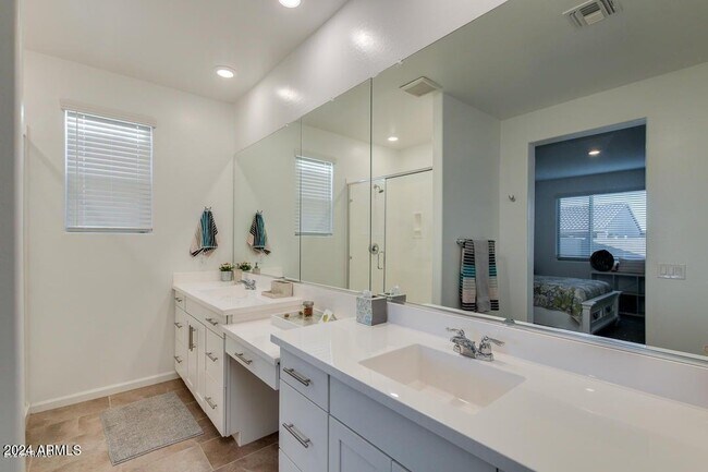 Building Photo - 9419 W Willow Bend Ln