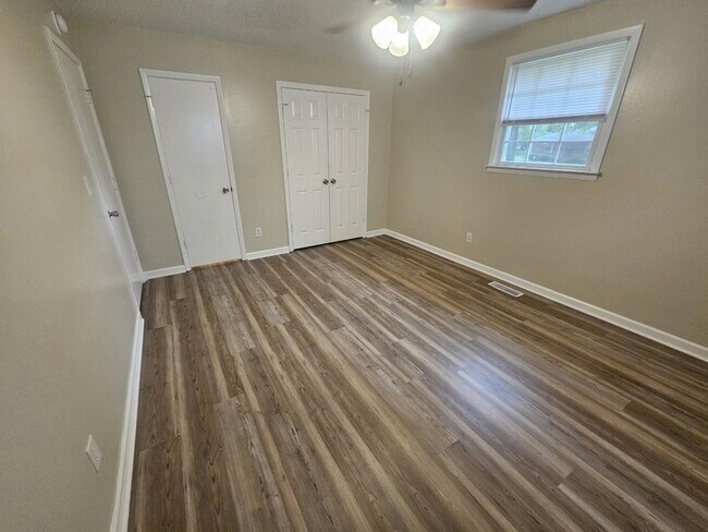 Building Photo - 6731 Forrest Ln