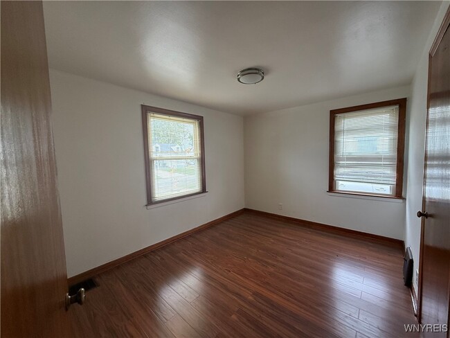 Building Photo - 246 Crisfield Ave