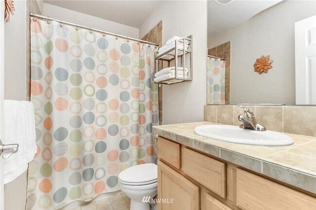 Building Photo - Beautiful Snoqualmie home available for mo...