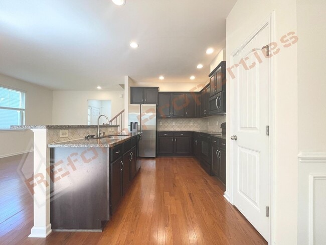 Building Photo - Beautiful 3 Bedroom 2 Car Garage End unit in Manchester Park, Morrisville,  Available May 7th!