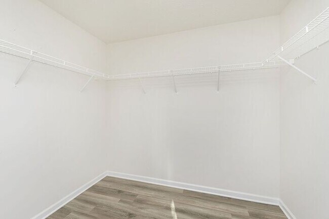 Building Photo - Beautiful 3 Bed 2.5 Bath in Central Greens...