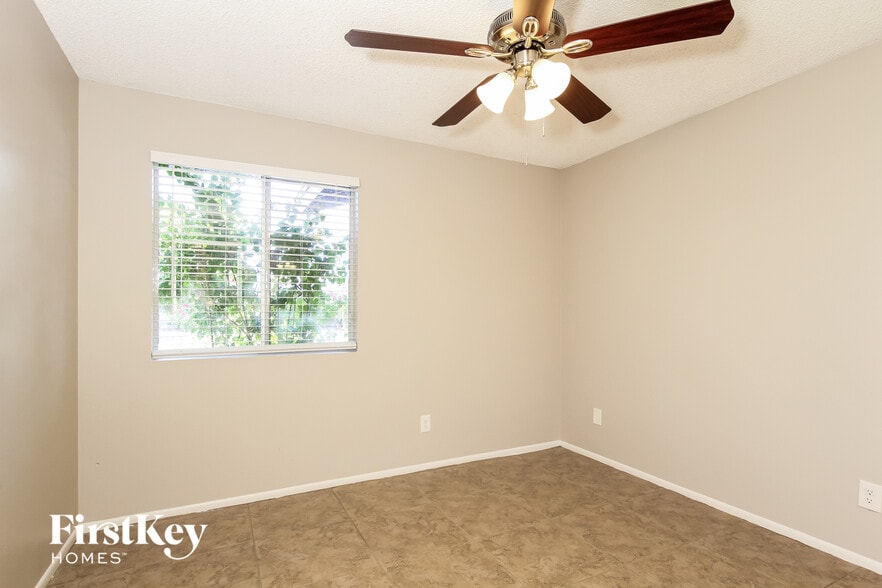 Building Photo - 4054 W Mission Ln