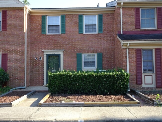 Primary Photo - 399 Circuit Ln