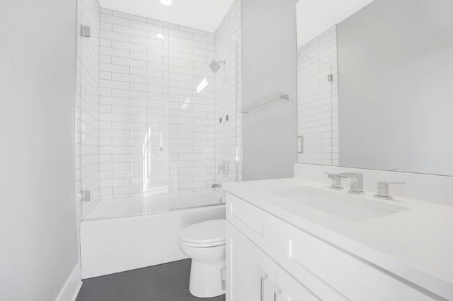 Building Photo - 562 W 18th St