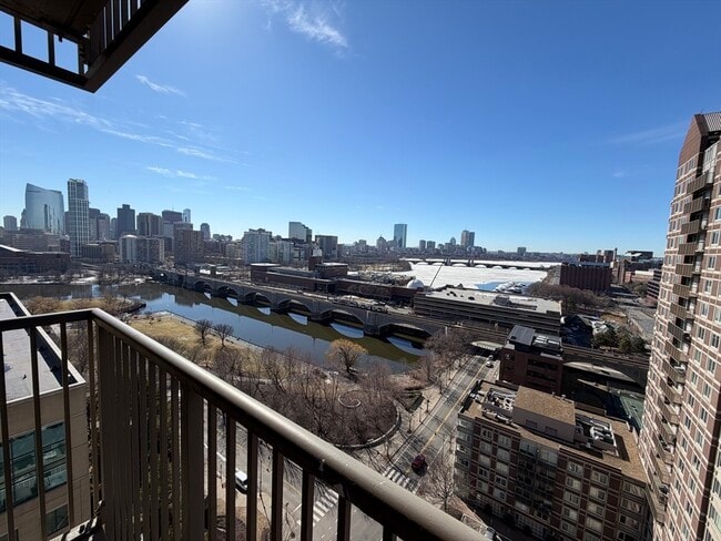 Building Photo - 10 Museum Way