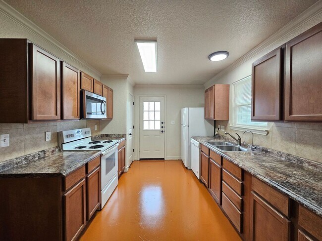 Building Photo - 803 Leifester Cir