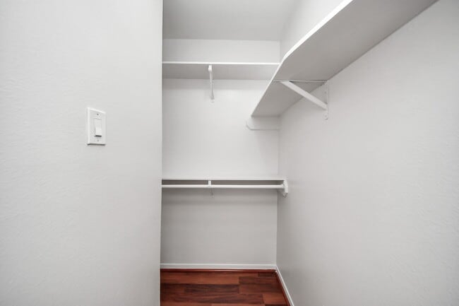 Building Photo - 8026 Big Oak Trail Dr