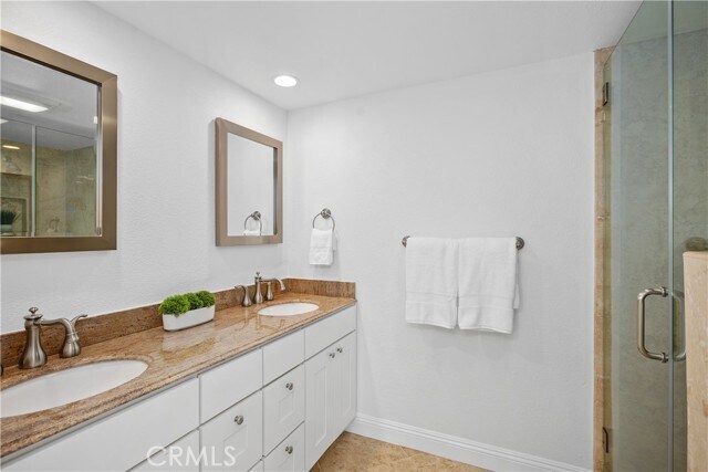 Building Photo - 390 St Ann's Dr