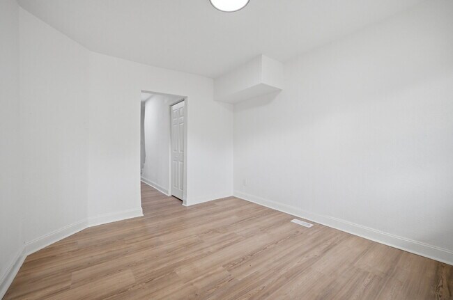 Building Photo - NEWLY REMODELED 4 BEDROOM COLONIAL HOME FOR RENT IN SUFFOLK!