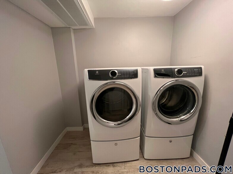 Building Photo - 469 Massachusetts Ave