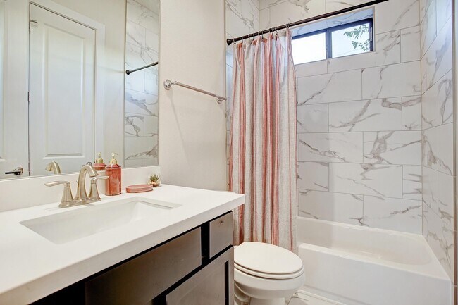 Building Photo - 2926 Alice St