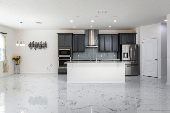 Building Photo - AMAZING 2 STORY HOME AVAILABLE AND BEAUTIFUL!