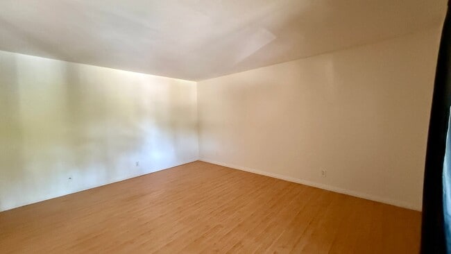 Building Photo - Spacious Townhouse For Rent at Montezuma T...