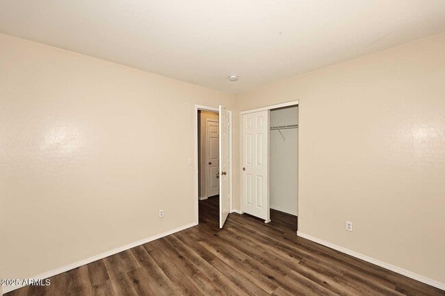 Building Photo - 10532 W Pomo St