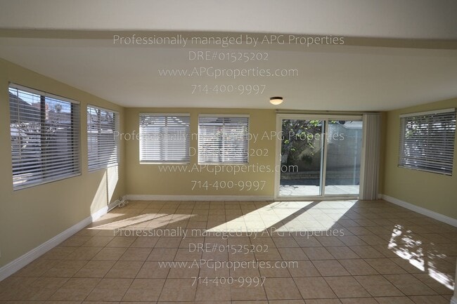 Building Photo - 722 S Hacienda St