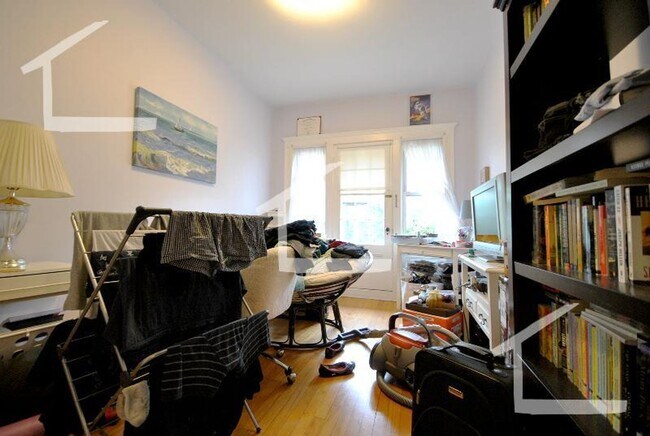 Building Photo - Huge 2 bed in Brookline