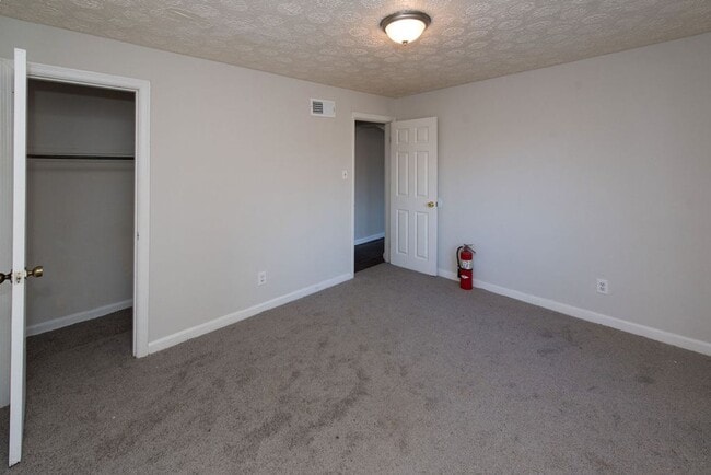 Building Photo - PRICE HILL-NICE 3 BEDROOM 1 BATH RANCH with