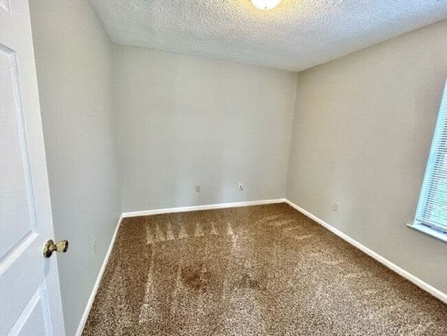 Building Photo - Now Leasing A 5 Bedroom 2 Bath Home In Memphis. Availalbe Now
