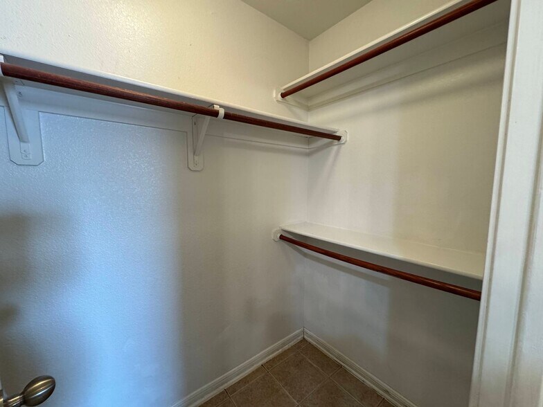 Building Photo - 3304 Kbs Ct