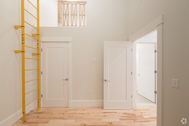 1BR, 1BA - 575SF - Bedroom - 130 Pearl St