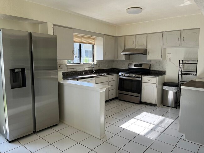 Building Photo - 155 Peddlers Dr