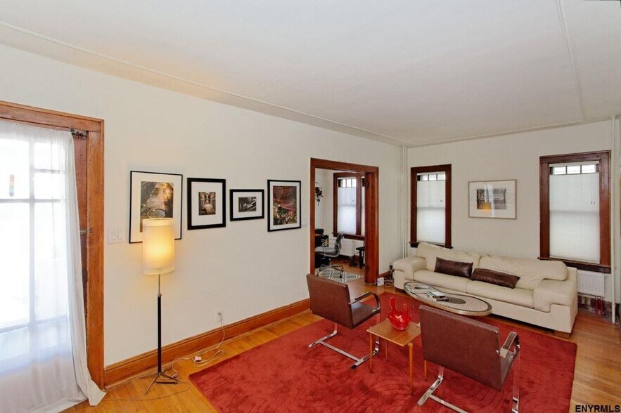 Building Photo - 42 Pinewood Ave
