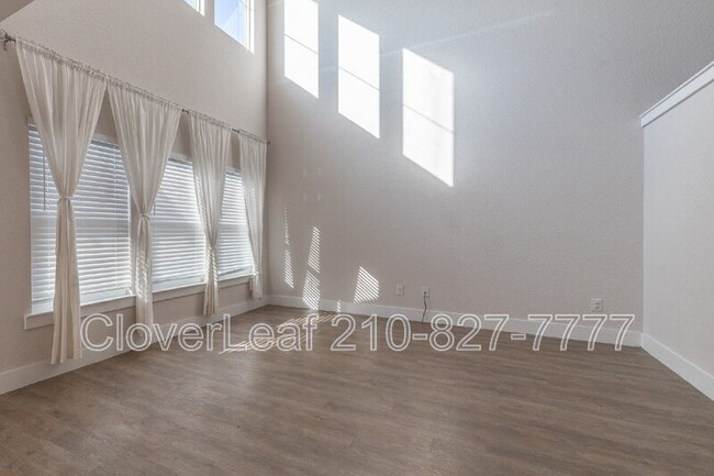 Building Photo - 272 Sapphire Dr