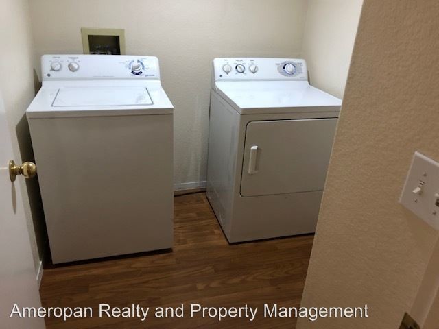 Building Photo - 2125 Saint Paul Way