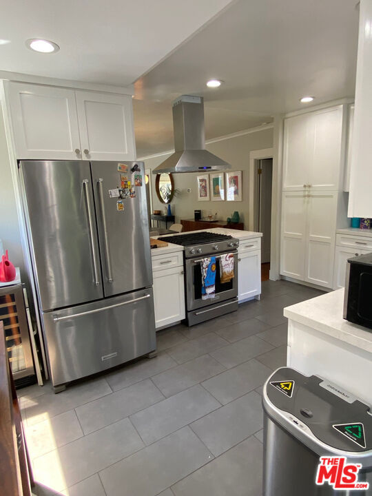 Building Photo - 1202 N Poinsettia Pl