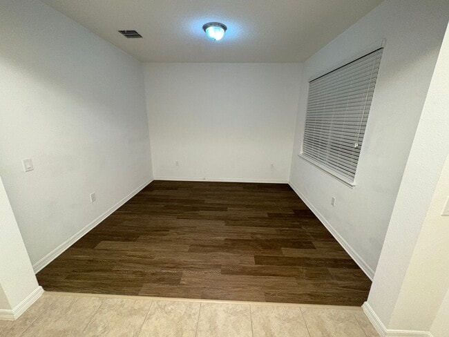 Building Photo - 4 bedroom 2.5 Bath House on Oakland Trails...