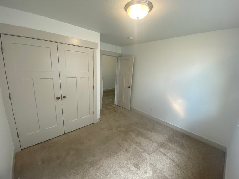 Building Photo - 16371 S Coupler Ln