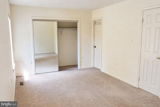 Building Photo - 2723 Manorhaven Ct