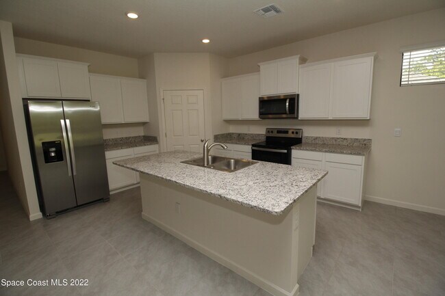 Building Photo - 903 Remington Green Dr SE