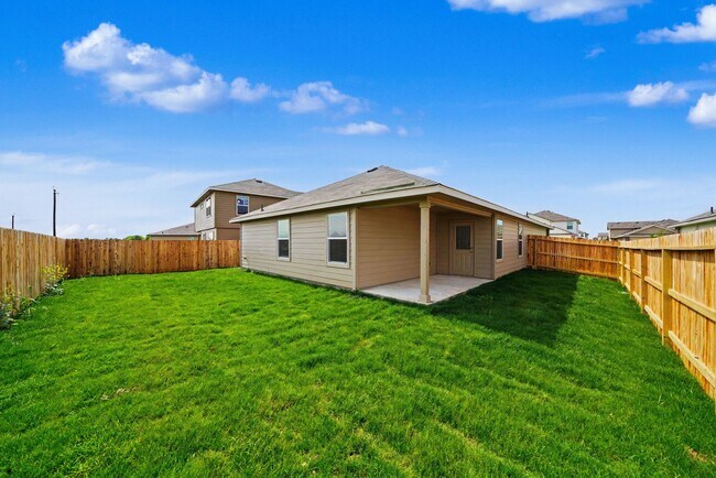 Building Photo - Like-New Cibolo Home with Flexible Living Space - Realtor Commission: $500