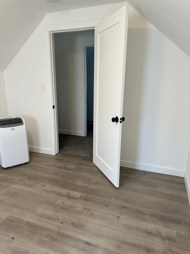 Building Photo - Completely remodeled Adorable home in Conv...