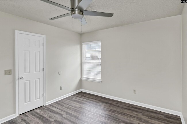 Building Photo - 105 Hutto Hill