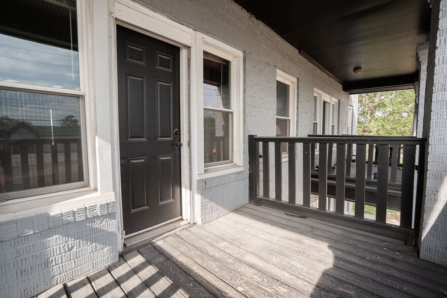 Building Photo - 1918 W Washington St