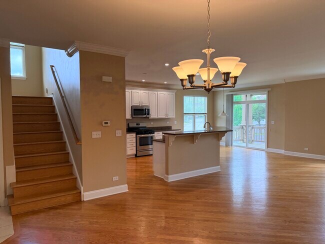Building Photo - 1873 Crenshaw Cir