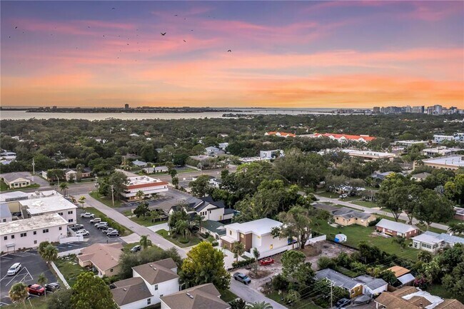 Building Photo - 2065 Goldenrod St