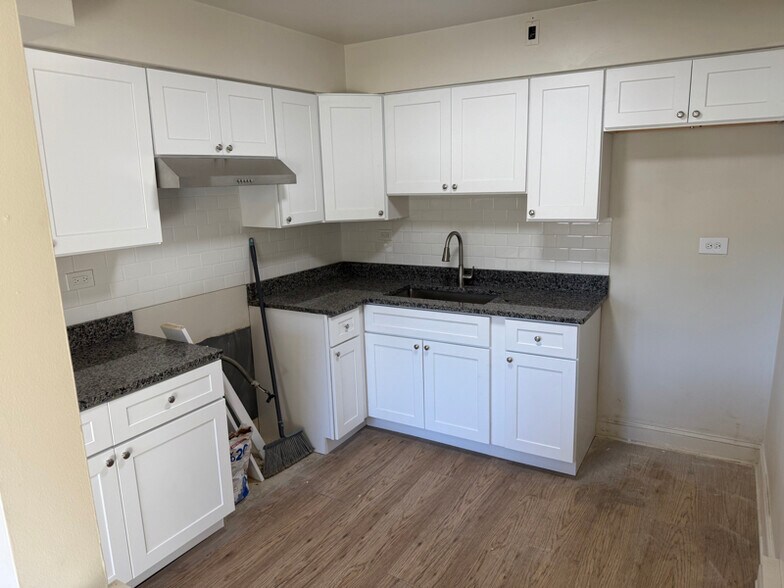 Building Photo - 2555 E Ballard Rd