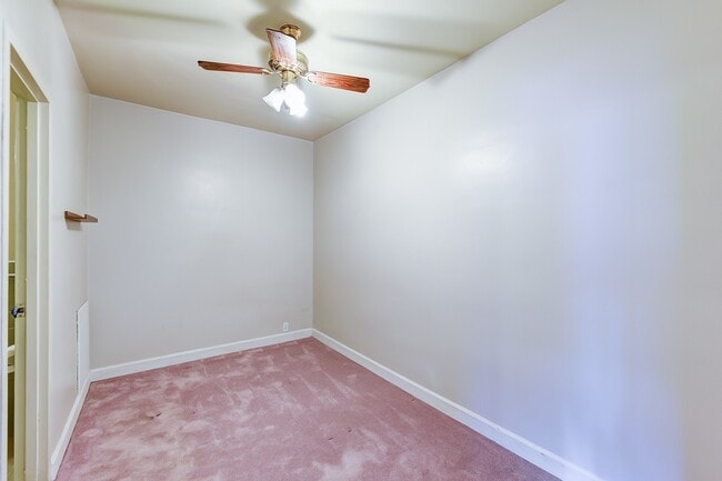 Building Photo - Charming & Bright Studio at River Place No...