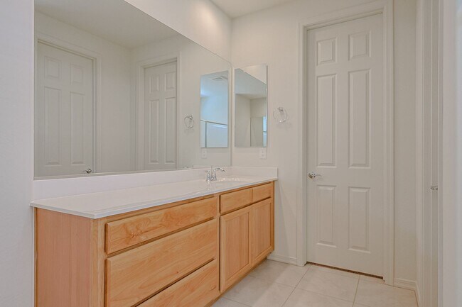 Building Photo - Beautiful 4 Bedroom Home in Aloravita Community