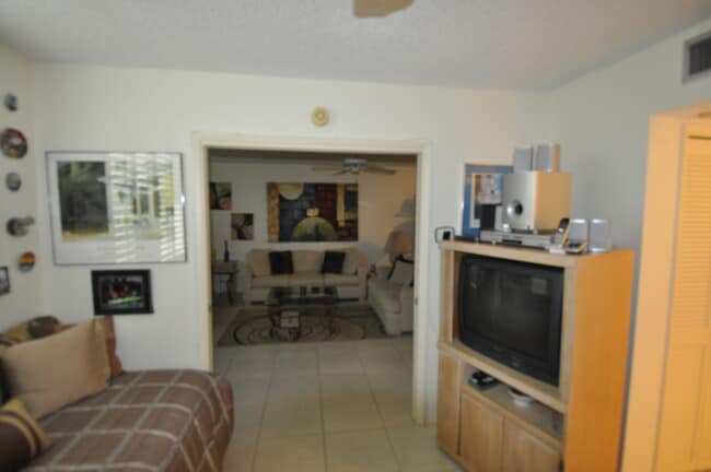 Building Photo - 3510 Oaks Way