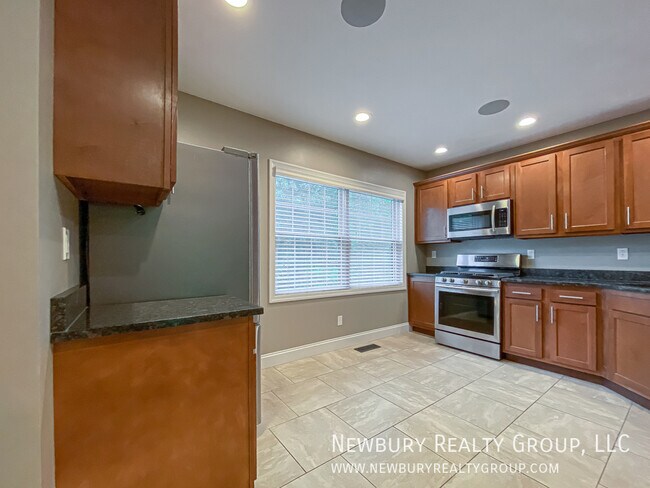 Building Photo - 147 Banksville Pl